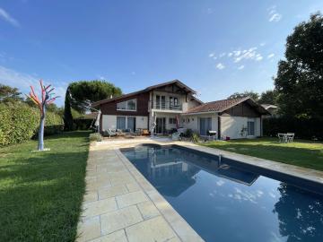 Holiday rental in house (with pool) 9 persons LEON (40)